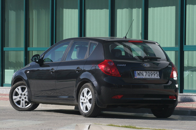 Ford Focus kontra Kia ceed i Toyota Auris: czy każdy sposób na oszczędzanie jest dobry?