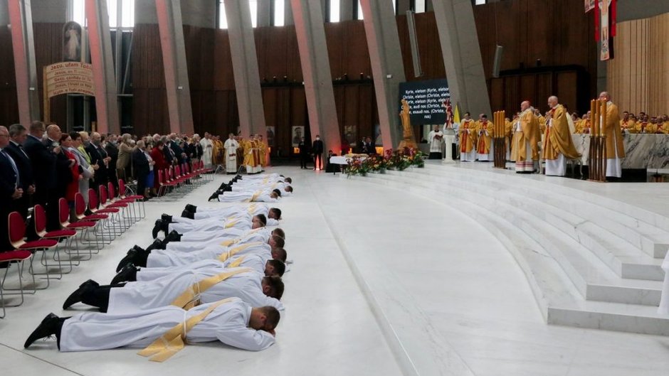 Trzynastu diakonów przyjmie święcenia kapłańskie. Kim są przyszli księża?