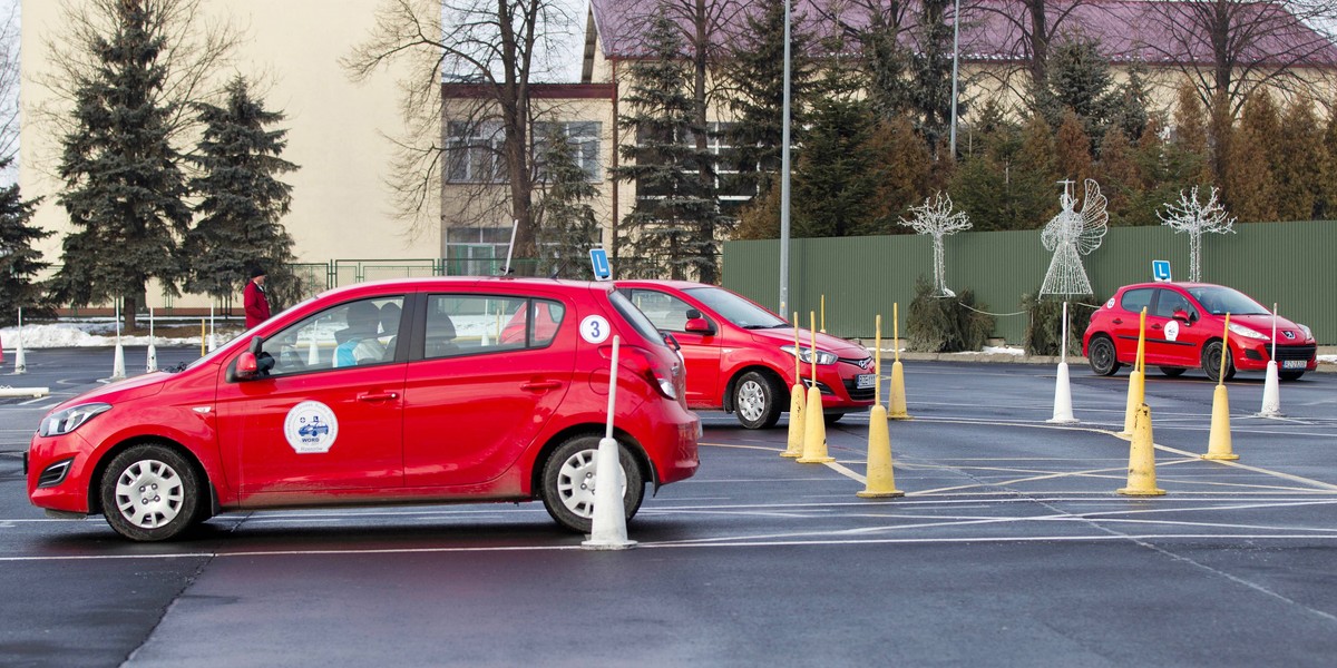 Egzaminatorzy domagają się o Ministerstwa infrastruktury powrotu do negocjacji. Jeżeli do niego niedojdzie do końca września, ucierpią kandydaci na kierowców, bo już w październiku egzaminy mogą się nie odbyć. 