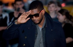 Usher dostał butem w twarz