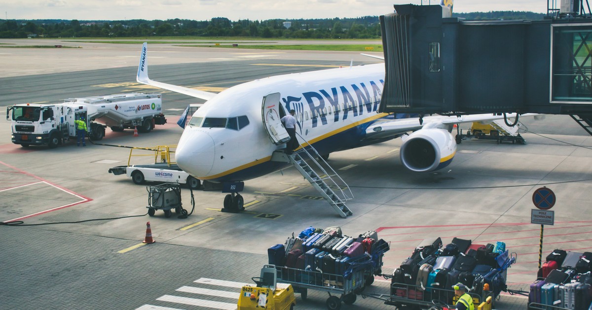 Utasokkal a fedélzetén kigyulladt a Ryanair gépe: közel 190 embert evakuáltak a repülőről — fotók