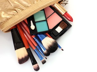 38 proc. kosmetyków z przekroczoną datą trwałości. Wyniki kontroli UOKiK