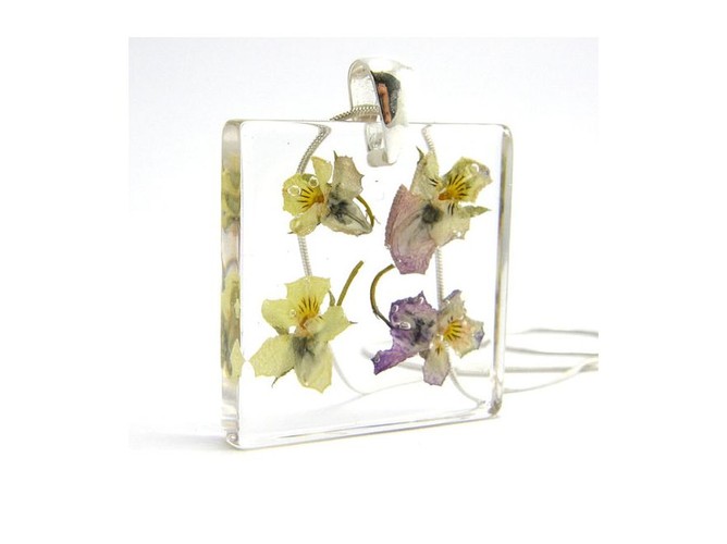 Zatrzymaj lato na dłużej! Roślinna biżuteria Sylwii Całus