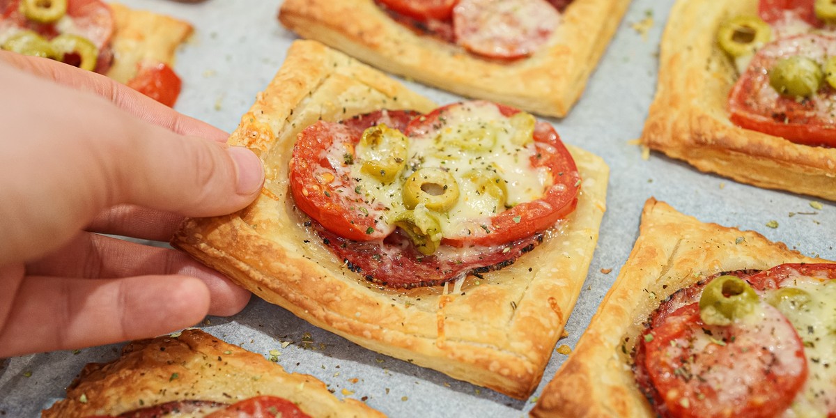 Pizzerinki to dobry pomysł na karnawałową przekąskę.