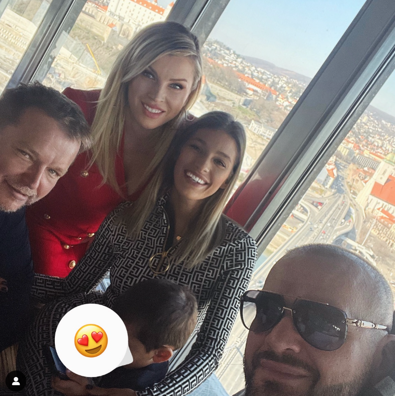 Gabriela Ruman s manželom, Jasminou, Rytmusom a ich synom.