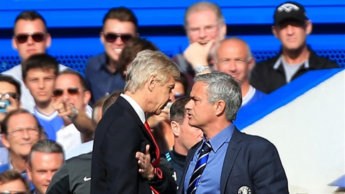 Arsenal przegrał z Chelsea 0:2 w wyjazdowym spotkaniu na Stamford Bridge. Po meczu szkoleniowiec The Blues Jose Mourinho powiedział, że Kanonierzy powinni kończyć spotkanie, grając ośmioma zawodnikami. Trener Arsenalu Arsene Wenger nie pozostał mu dłużny.