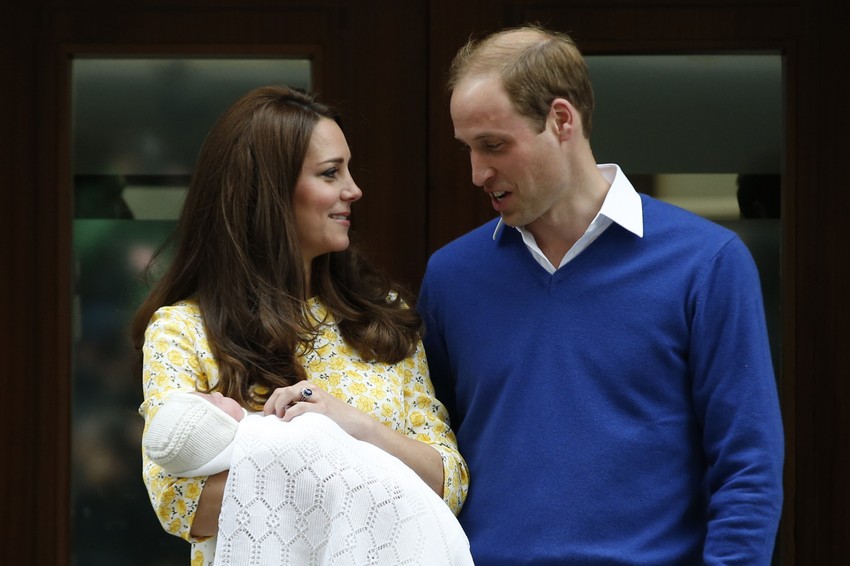 Vilijam i Kejt sa malom princezom