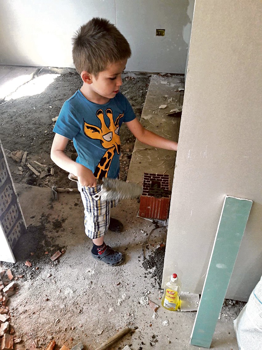 Odlučio sam da svoju sobu obojim u plavo. Sve ću obojiti. A plafon će mi biti kao nebo – kaže Aleksandar (5)