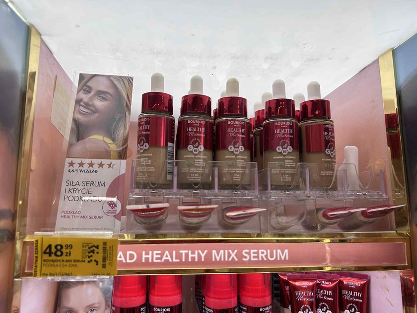 Produkt od Bourjois jest doceniany m.in. przez recenzentki portalu wizaz.pl.