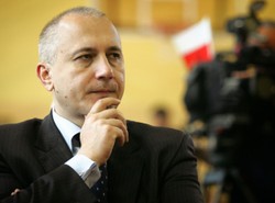 "Tusk otwiera autostrady jak za Gierka"