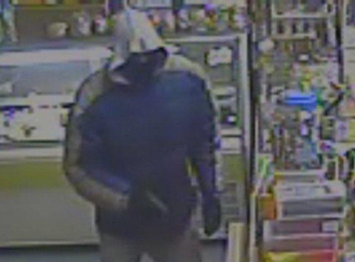 Tego groźnego bandyty szuka policja