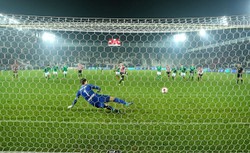 Cracovia wygrywa z Lechią po karnym w doliczonym czasie gry. Zdecydował system VAR