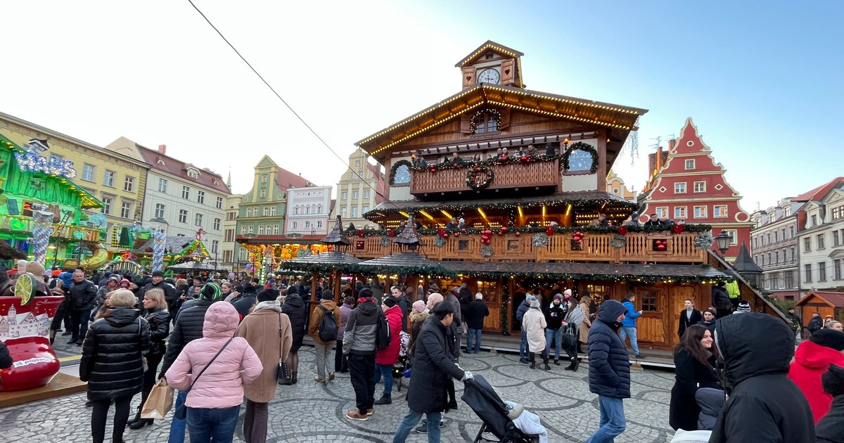 Władze Wrocławia podjęły decyzję w sprawie jarmarku bożonarodzeniowego. "Podwyższone ryzyko"