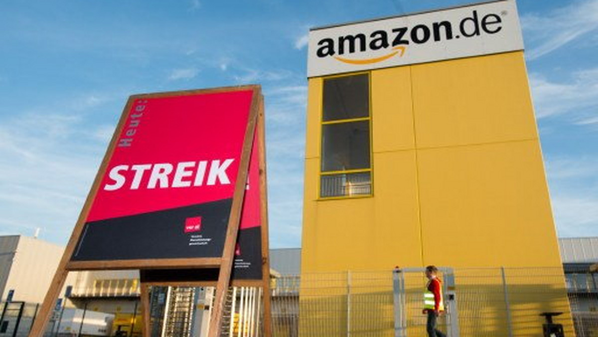 Pracownicy pięciu niemieckich centrów wysyłkowych firmy Amazon przerwali we wtorek pracę. Do strajku wezwał związek zawodowy sektora usług Ver.di domagający się podwyżki płac i lepszych warunków pracy. Konflikt między pracownikami a dyrekcją trwa od roku.