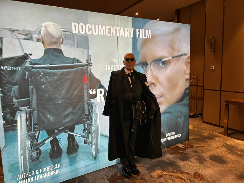 Boki 13 sa majkom stigao na premijeru filma