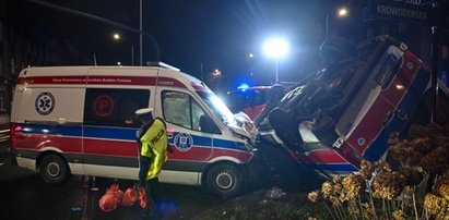 Groźny wypadek w centrum Krakowa. Zderzyły się karetki pogotowia. Obie pędziły na sygnale