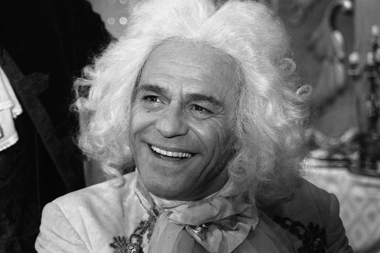 Roman Wilhelmi w sztuce 'Kolacja na cztery ręce' w reżyserii Kazimierza Kutza (1990)