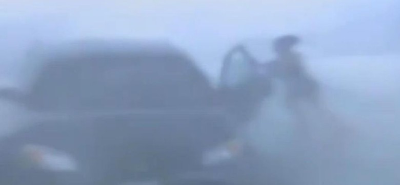 Huragan porywa kobietę! Niesamowite wideo