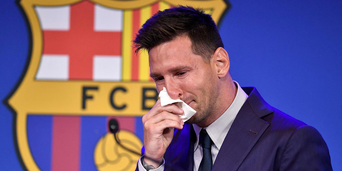 Lionel Messi rok temu chciał odejść z Barcelony, tym razem to on został zmuszony do odejścia