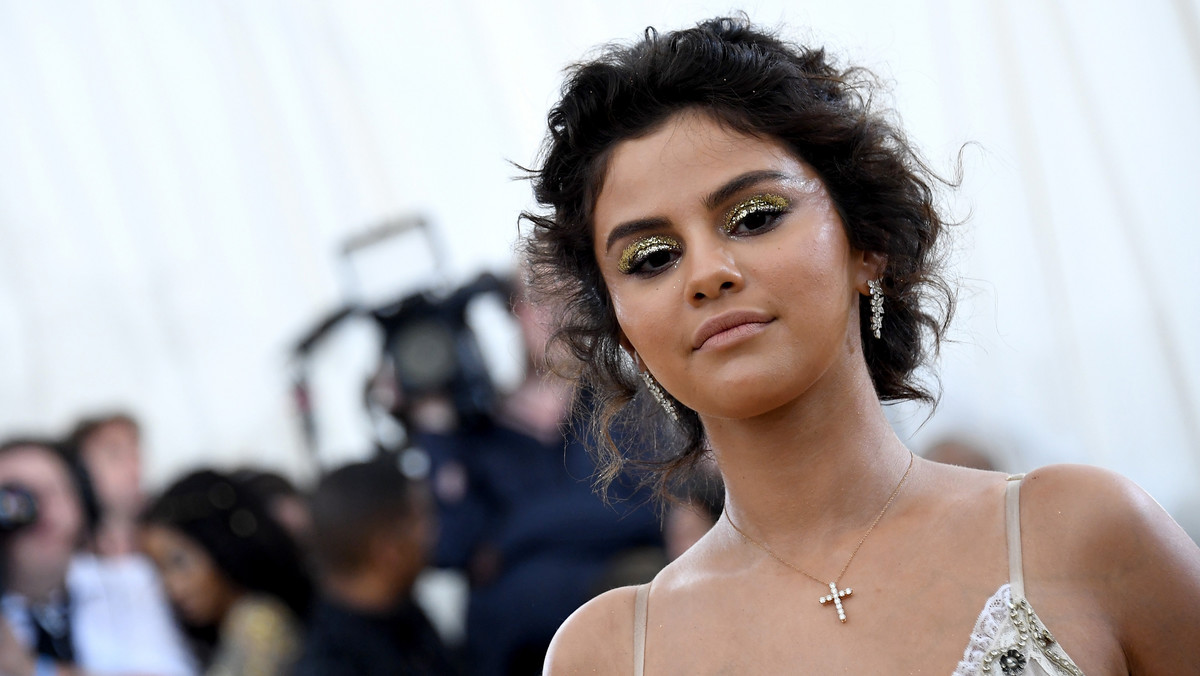 Selenę Gomez obserwuje na Instagramie rekordowa liczba 141 mln użytkowników. Nie dziwi więc, że o współpracę z 26-letnią artystką zabiegają największe marki. Wyceniono, że jeden post Gomez może być wart nawet 3,5 mln dolarów.