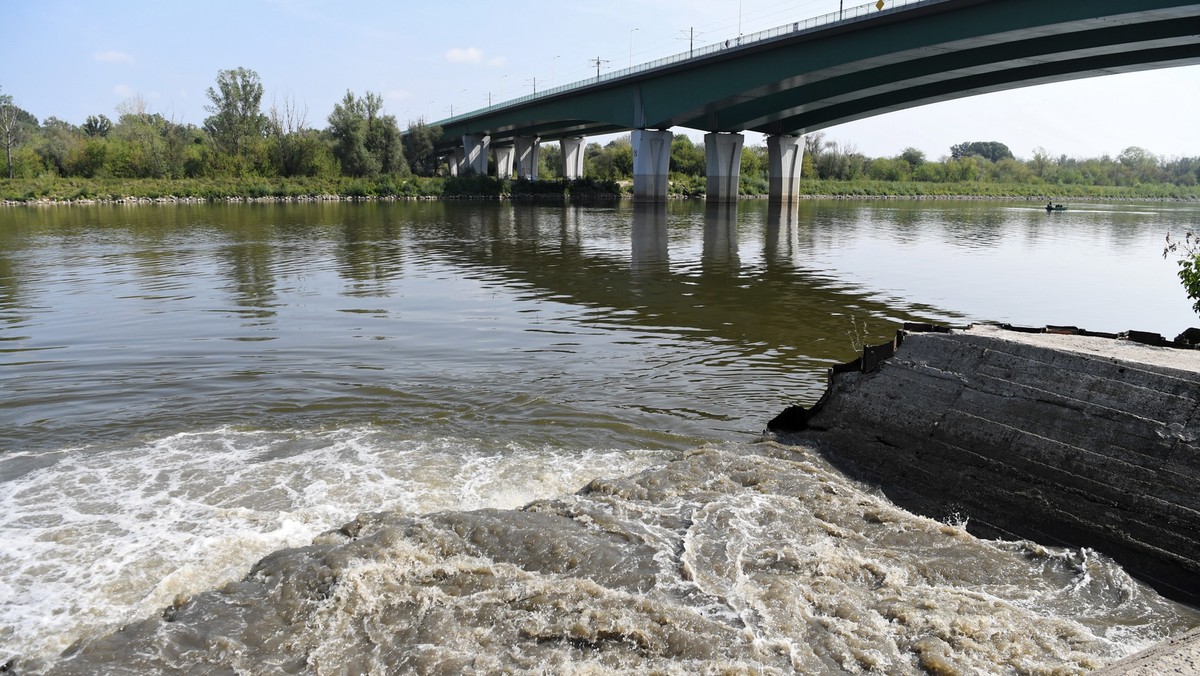 Do Wisły od chwili rozpoczęcia awaryjnego zrzutu nieczystości dostało się już ponad milion metrów sześciennych ścieków ze stołecznego MPWiK - poinformował w dzisiejszym komunikacie Główny Inspektorat Ochrony Środowiska.