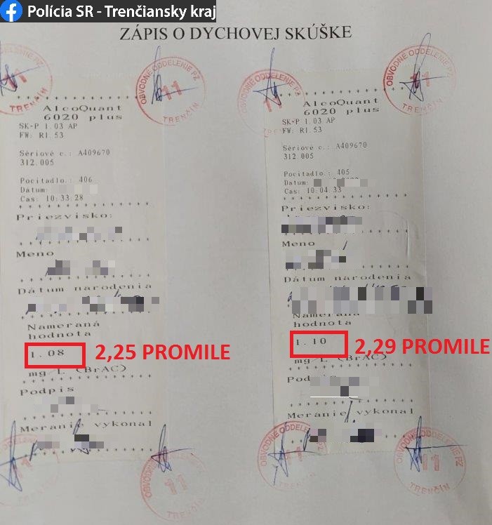 Opitý vodič minibagra kľučkoval po ceste s naloženou oceľovou platňou.