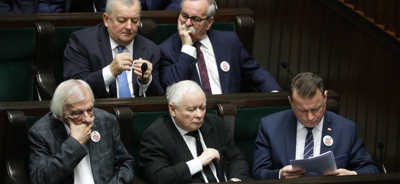 Nowy sondaż partii politycznych. Topnieje przewaga lidera