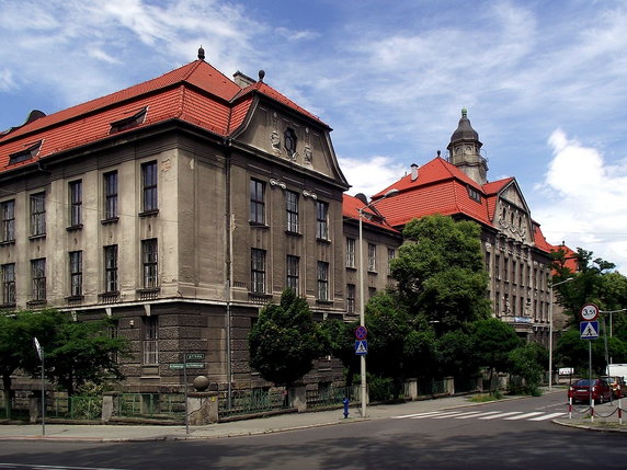 Dziś tak już nie budują. Zabytkowa szkoła w Bielsku-Białej