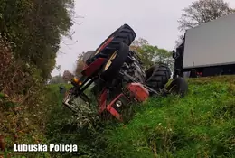 Policjanci drogówki zauważyli leżący w rowie traktor. Szybko stwierdzili przyczynę