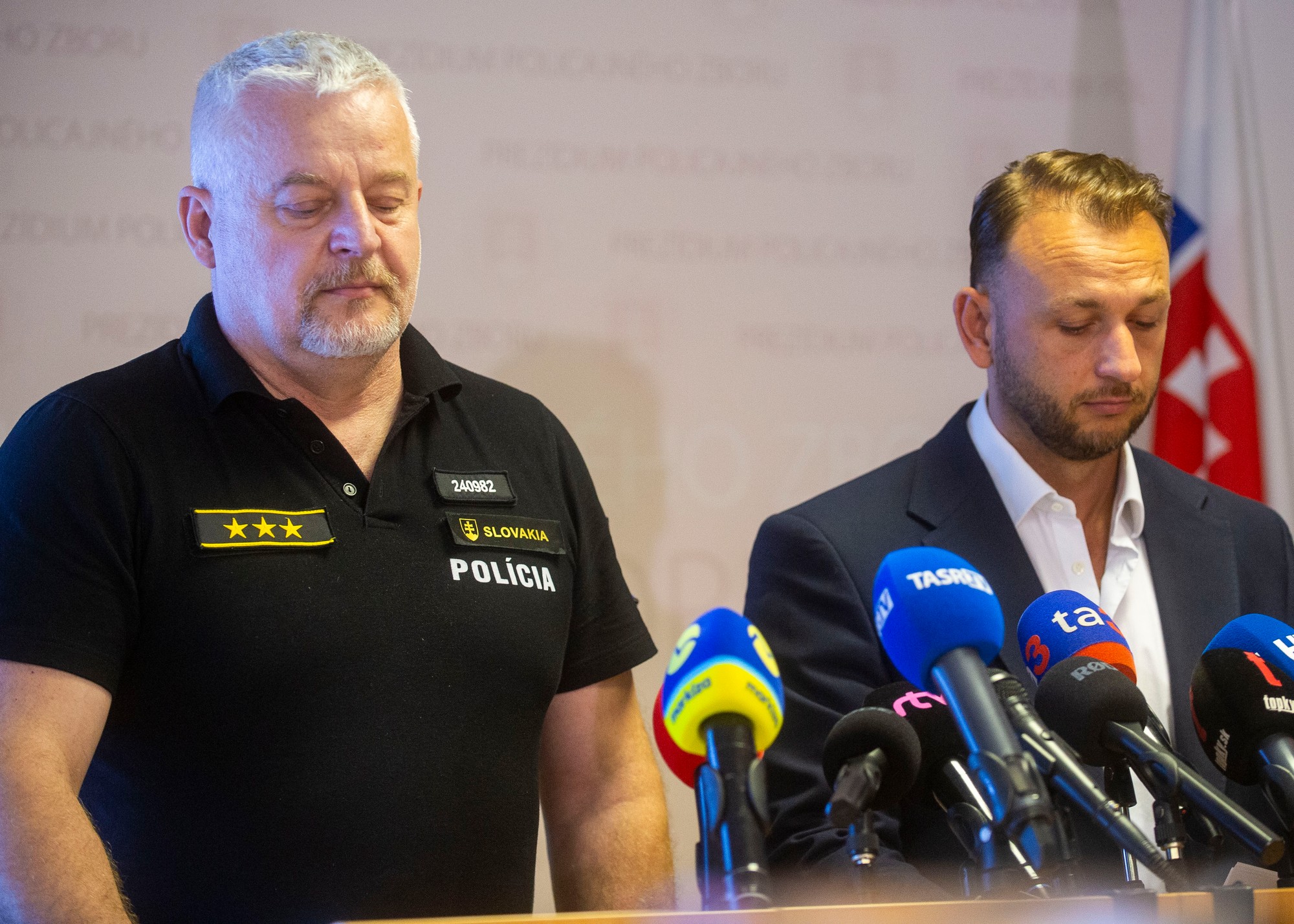 Zľava policajný prezident Ľubomír Solák a  minister vnútra SR Matúš Šutaj Eštok