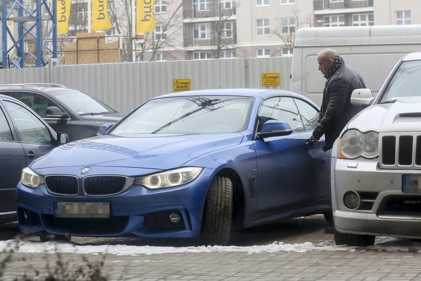 Tomasz Oświeciński w aucie za 350 tys. zł