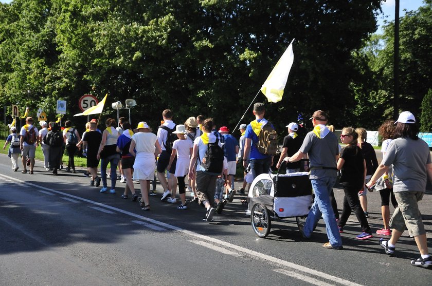 Ta tragedia bólem wryła się w serca Polaków. 26 pielgrzymów zginęło w płonącym autokarze