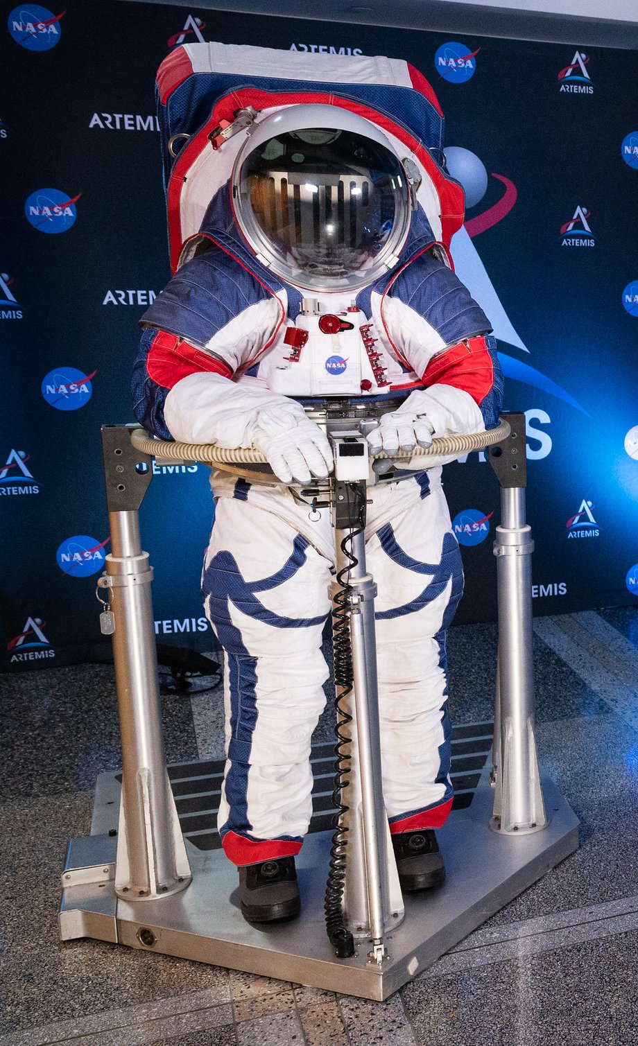 Skafander xEMU (Exploration Extravehicular Mobility Unit)