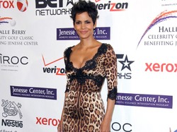 Ani śladu działania czasu: idealne ciało i twarz 46-letniej Halle Berry