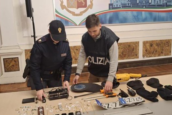 Dvojica Srba i Rumun akteri filmskih krađa u Italiji: Upadali u kuće i iznosili nakit i satove, a onda im je policija otkrila TAJNE PROSTORIJE