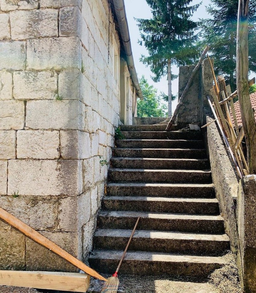 Ćerka Smiljana posetila rodnu kuću svog oca Baje Malog Knindže