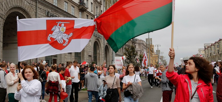 Wielka demonstracja, wojsko, snajperzy i dyktator z kałasznikowem [ANALIZA]