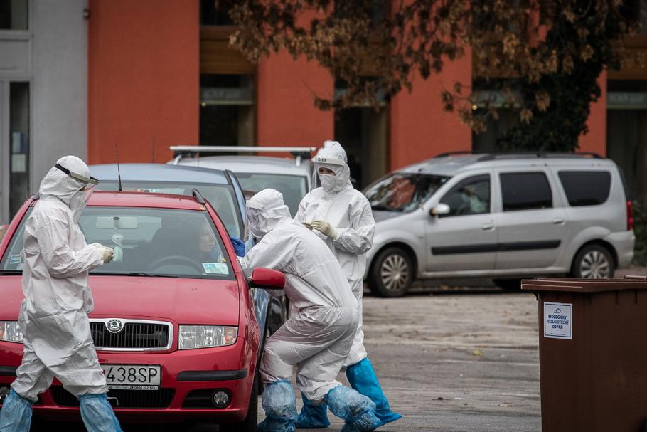 Masowe testowanie obywateli na SARS-Cov-2 na Słowacji, Bratysława, 31.10.2020