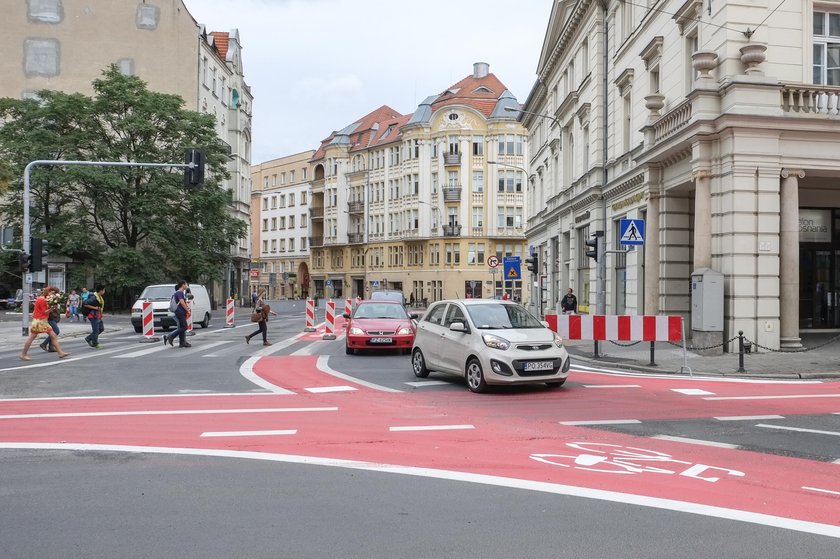 Urzędnicy wyliczają zalety strefy 30, a kierowcy stoją w korku