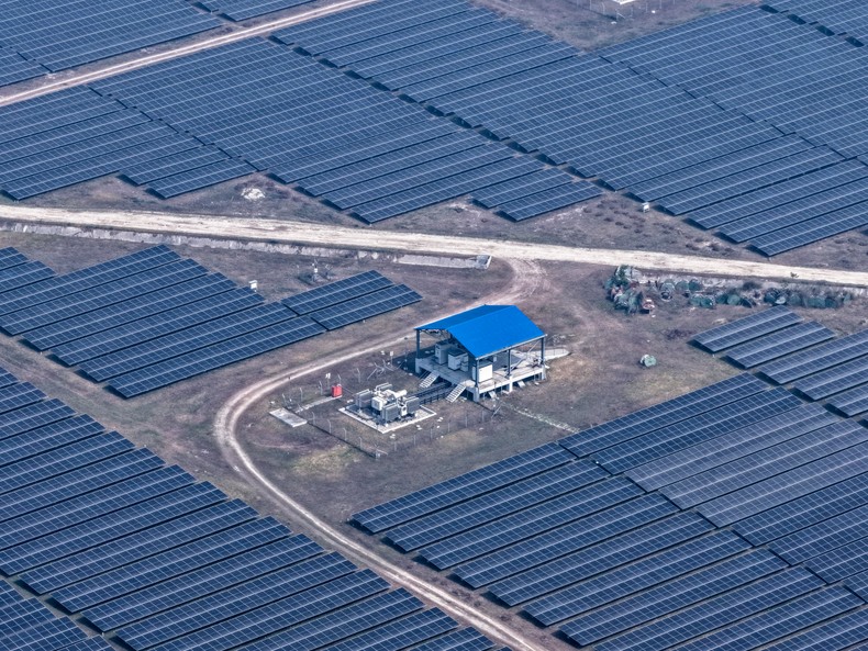 Nigeria launches $750 million solar mini-grid programme to expand electricity access and attract $1.1 billion in private investment across underserved communities. [Photo by Muhammad Amdad Hossain/NurPhoto via Getty Images]