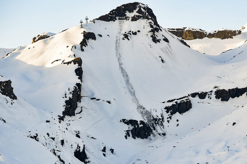 Szwajcaria. Dramatyczna ucieczka narciarza przed lawiną