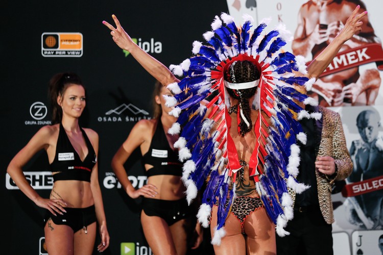 Show Ewy Brodnickiej. W takim stroju nasza mistrzyni zaprezentowała się przed walką