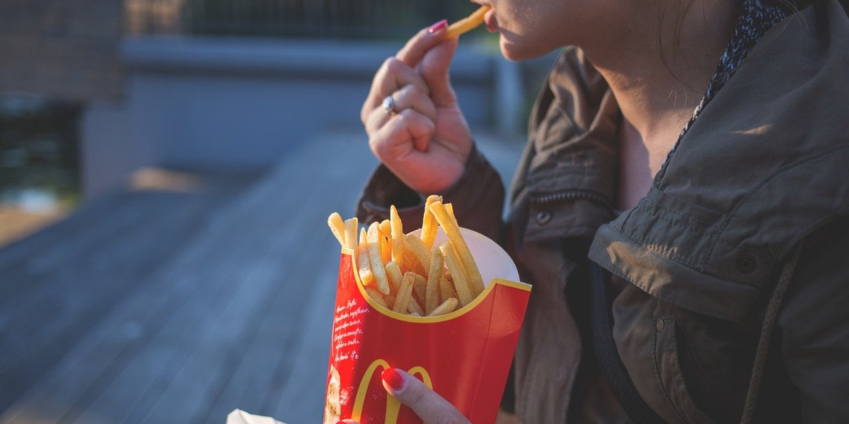 McDonald's będzie na razie sprzedawał w Japonii tylko małe frytki.