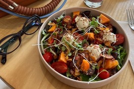 Topla ZIMSKA SALATA koja jača imunitet idealna je za zimske dane: Pravi se lako, a kombinacija ukusa je prava zdrava bomba