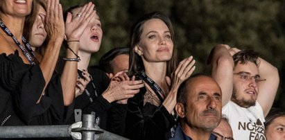 Angelina Jolie szalała z córką na koncercie Maneskin. Na początku aktorka próbowała zachować powagę, ale potem...