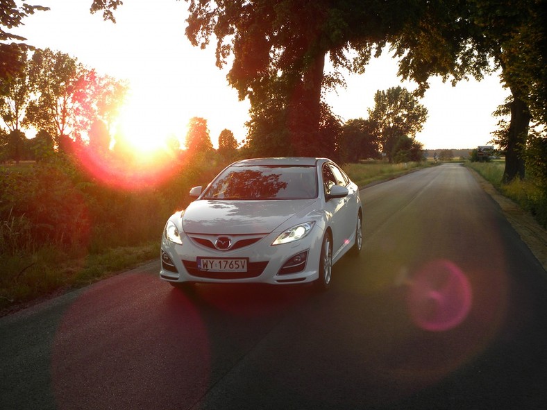 Mazda 6: czy jeździ tak dobrze, jak wygląda?