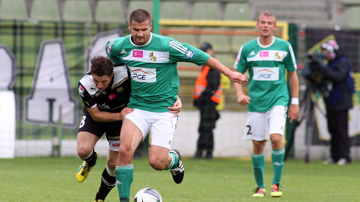 GKS Bełchatów przegrał 1:2 z Turem Turek w meczu towarzyskim, jaki został rozegrany w środę. Losy spotkania rozstrzygnęły się już w pierwszym kwadransie, kiedy goście dwukrotnie trafili do siatki. Honorowego gola dla Brunatnych zdobył Mikołaj Grzelak.