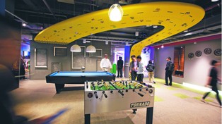 Zachodni pracownik walczy o „dobrostan psychiczny”, polski – wciąż o nadgodziny