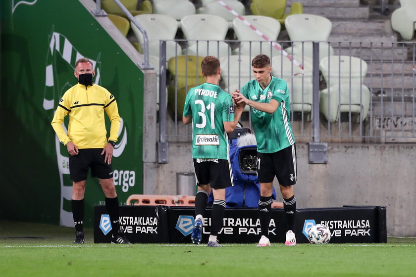 Aleksandar Vuković (41 l.), trener Legii, jak obiecał, tak zrobił – w meczu z Lechią (0:0) dał zadebiutować trzem siedemnastolatkom.