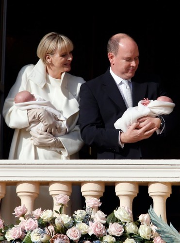 Księżna Charlene i Książę Albert II z dziećmi